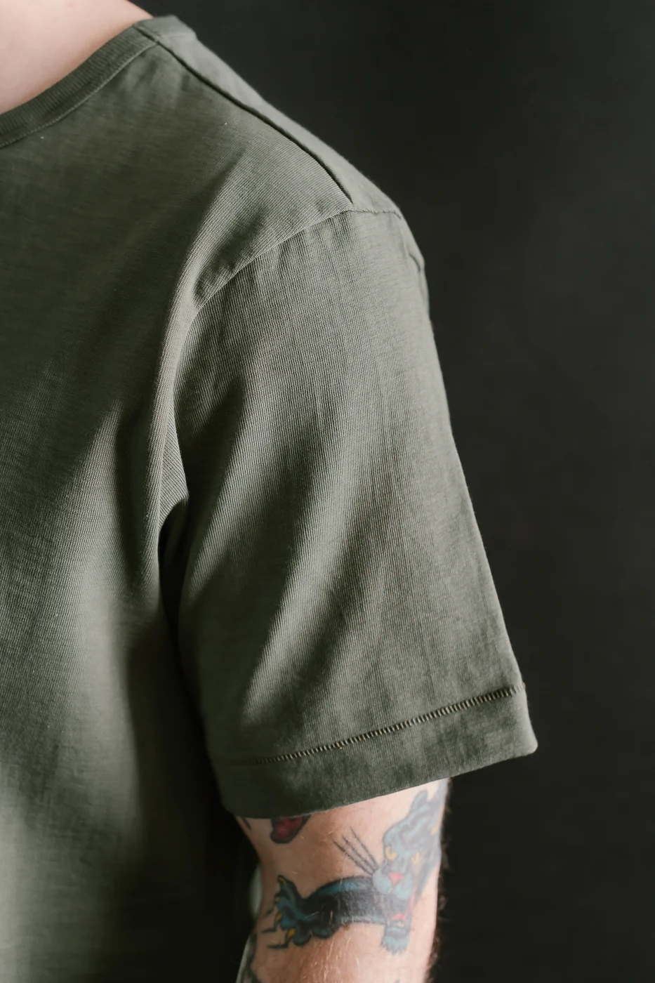 215.40 - 7.2oz Loopwheeled T-Shirt Classic Fit - Army - Image 18
