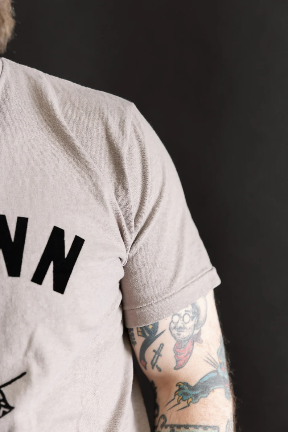 5.4oz - Raffy Tenjiku Printed T-Shirt "Ski Inn" - Grey - Image 14