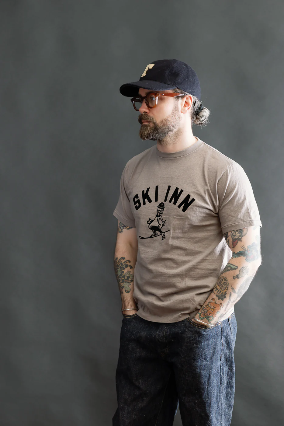 5.4oz - Raffy Tenjiku Printed T-Shirt "Ski Inn" - Grey - Image 9