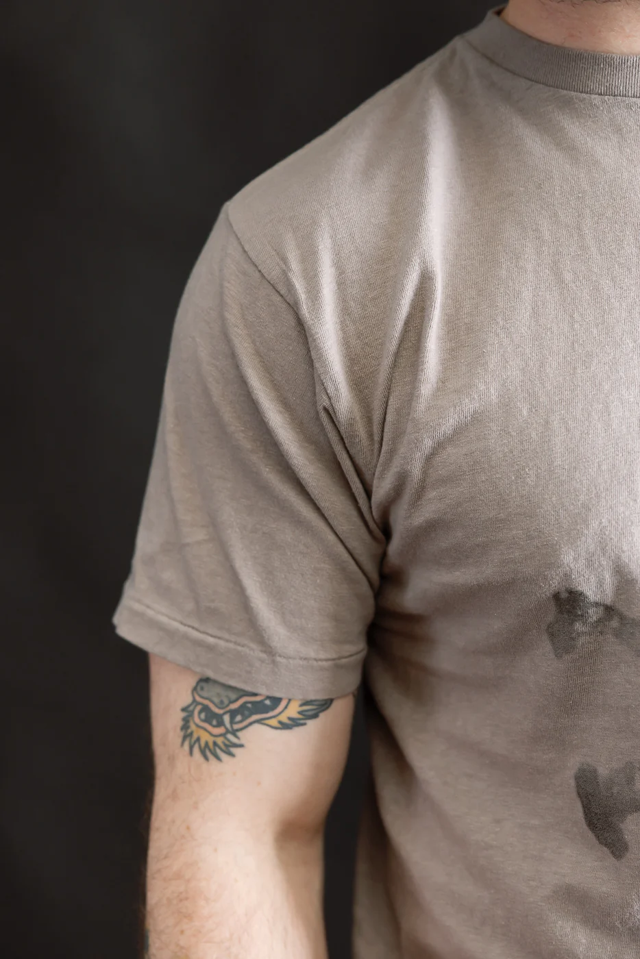5.4oz - Raffy Tenjiku Printed T-Shirt "Skull & Crossbone" - Grey - Image 17