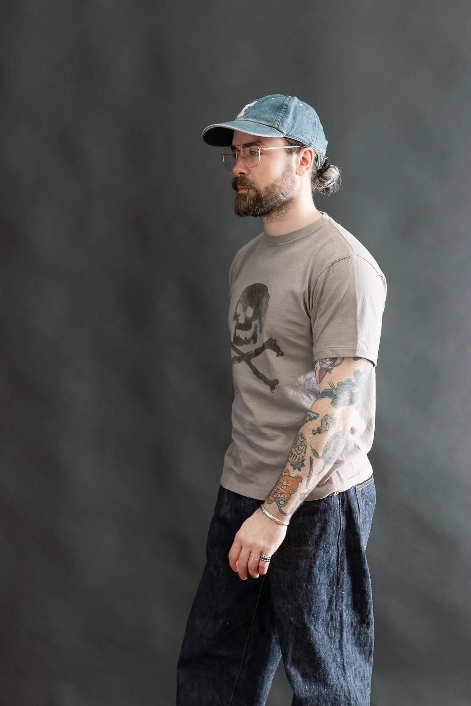 5.4oz - Raffy Tenjiku Printed T-Shirt "Skull & Crossbone" - Grey - Image 9