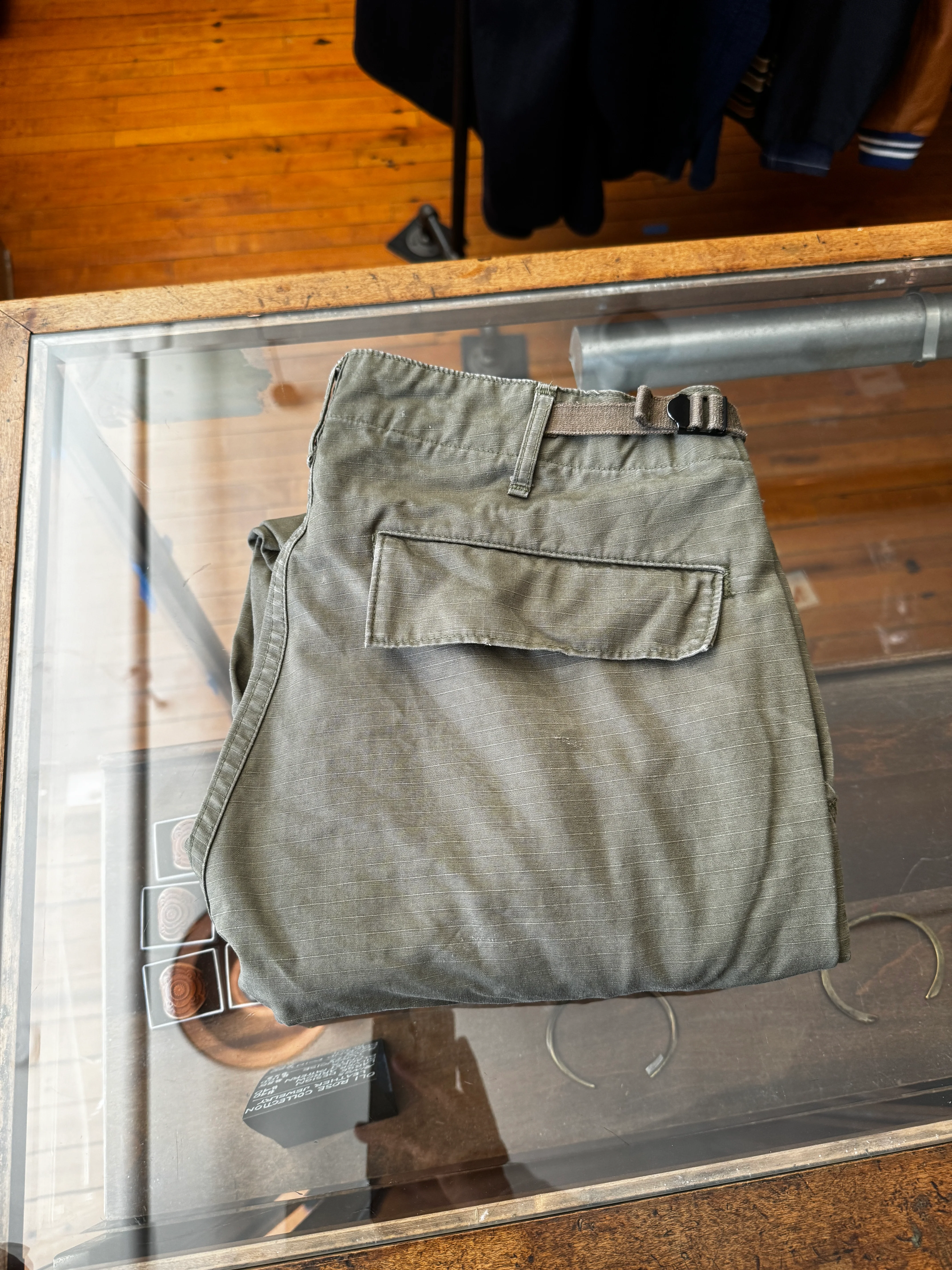 Heavily Used - 6-Pocket Cargo Pant Standard Fit - Size 2