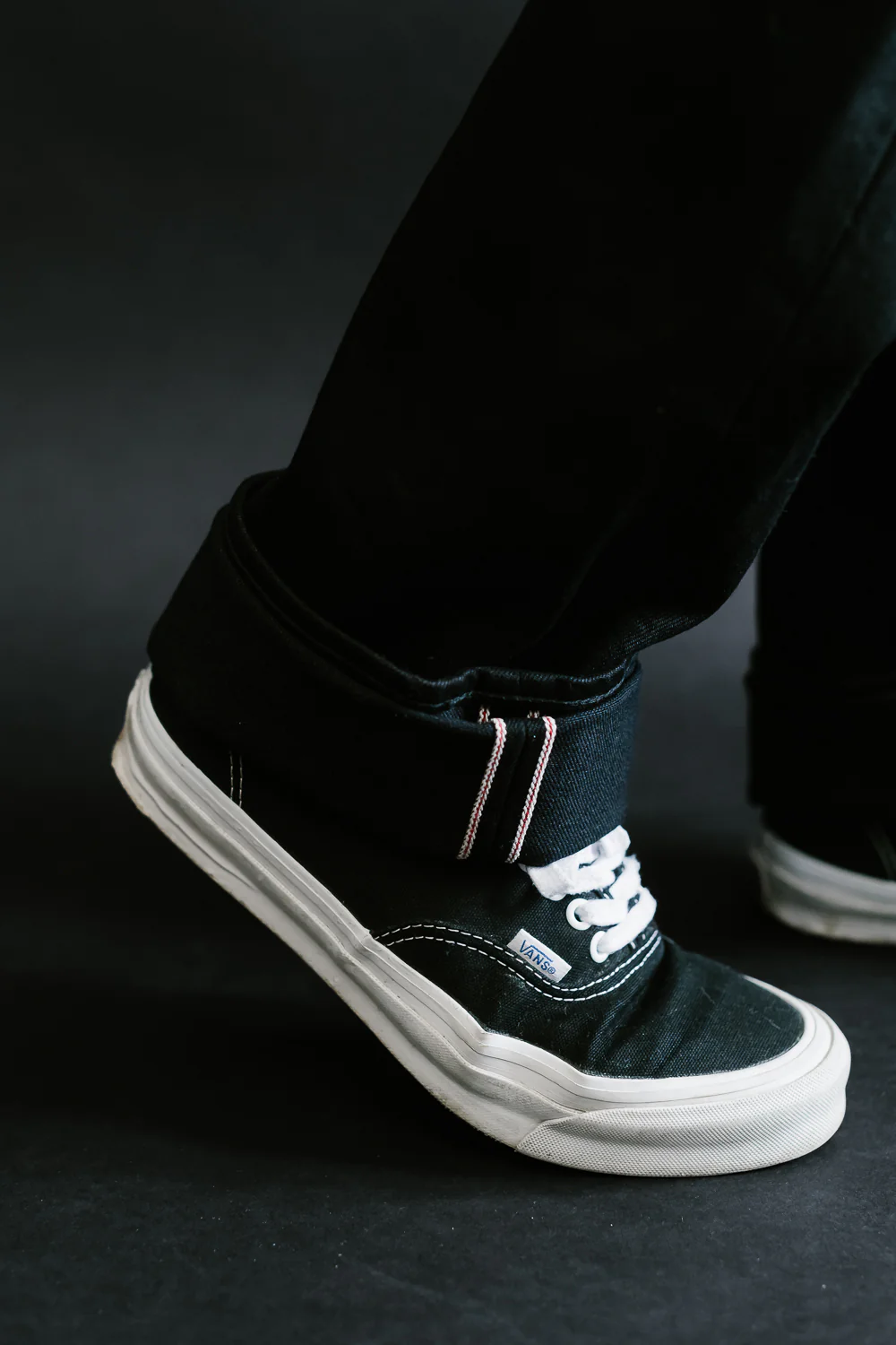 IH-666S-142bb - 14oz Selvedge Denim Slim Straight Cut Jeans - Black/Black - Image 18