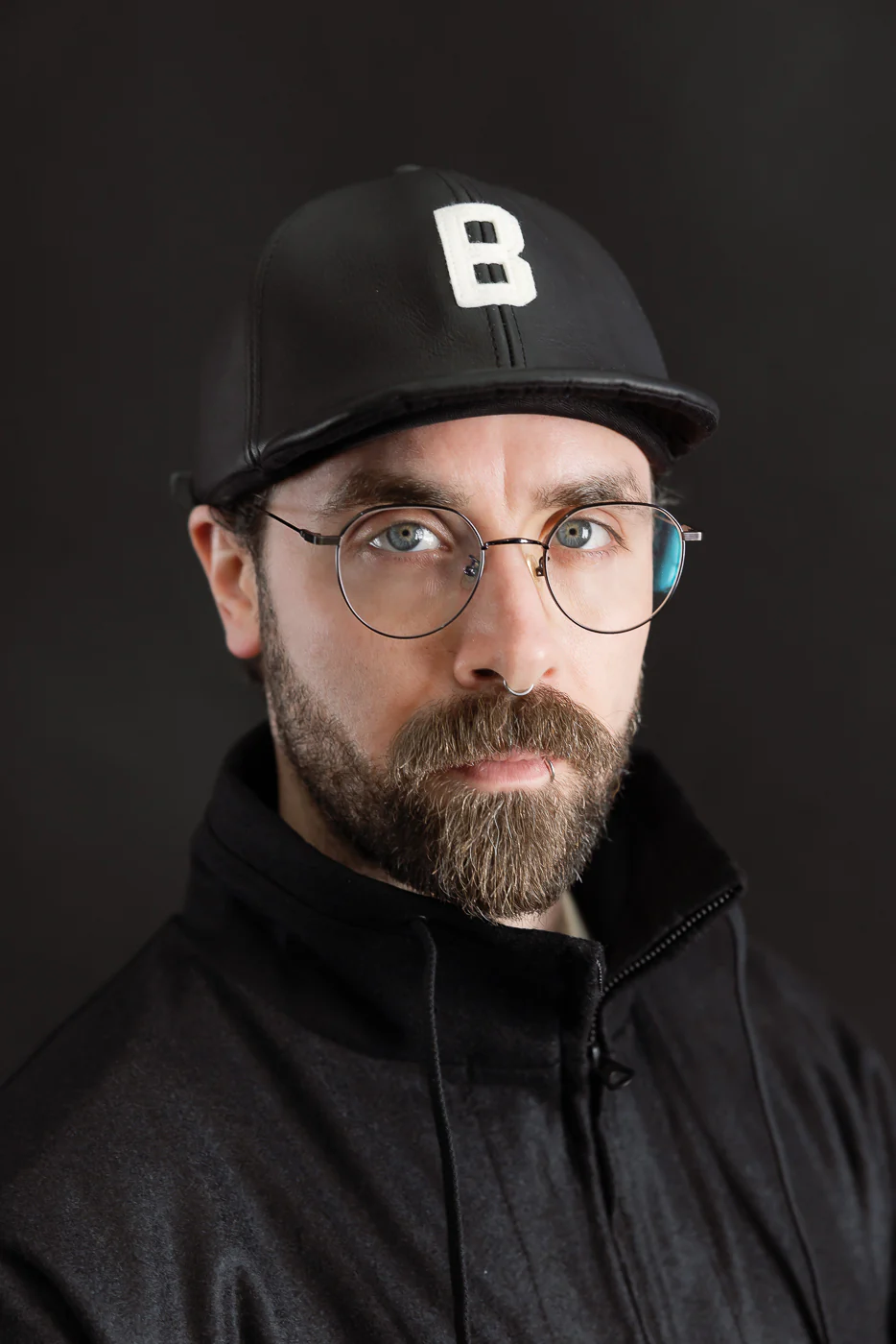 JM6592 - Leather BB Cap "B" - 107 Black - Image 7