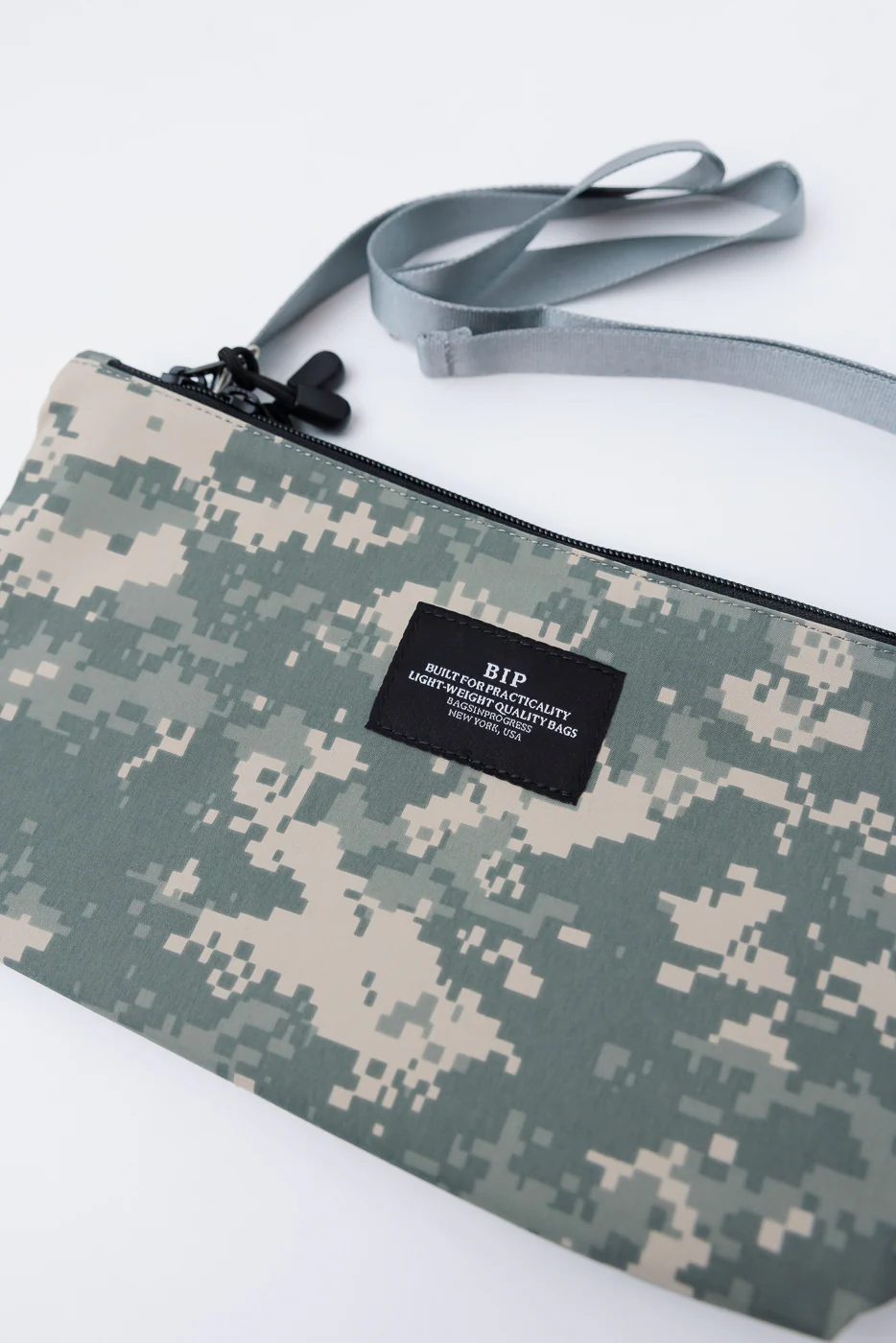 JP510-DS - BAGSINPROGRESS x Post O'alls Fannypack Crossbody Digital Camo - Desert - Image 4