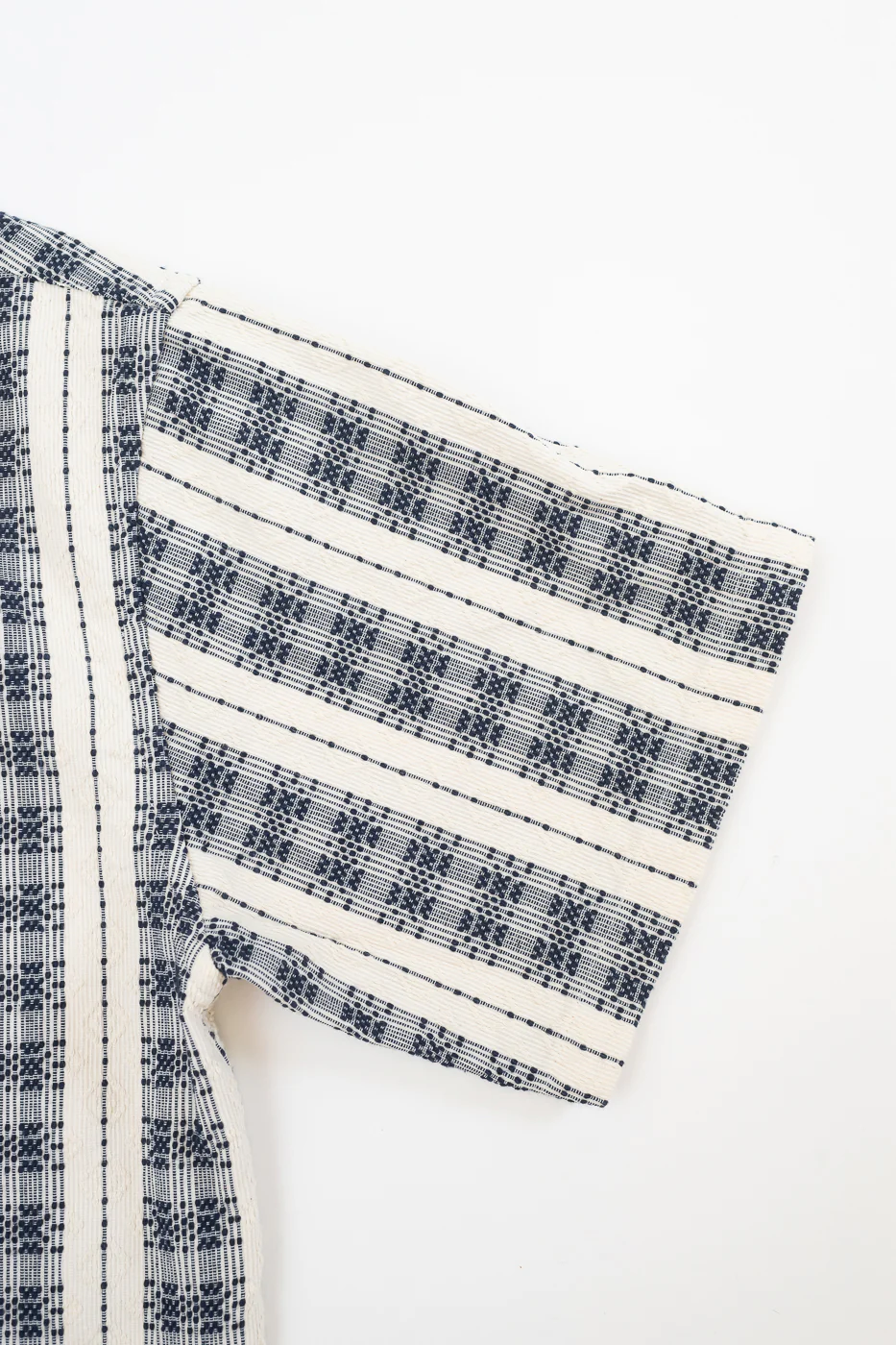 M-I-001 - Beldi Jacquard Aloha Shirt - Off White, Navy - Image 4