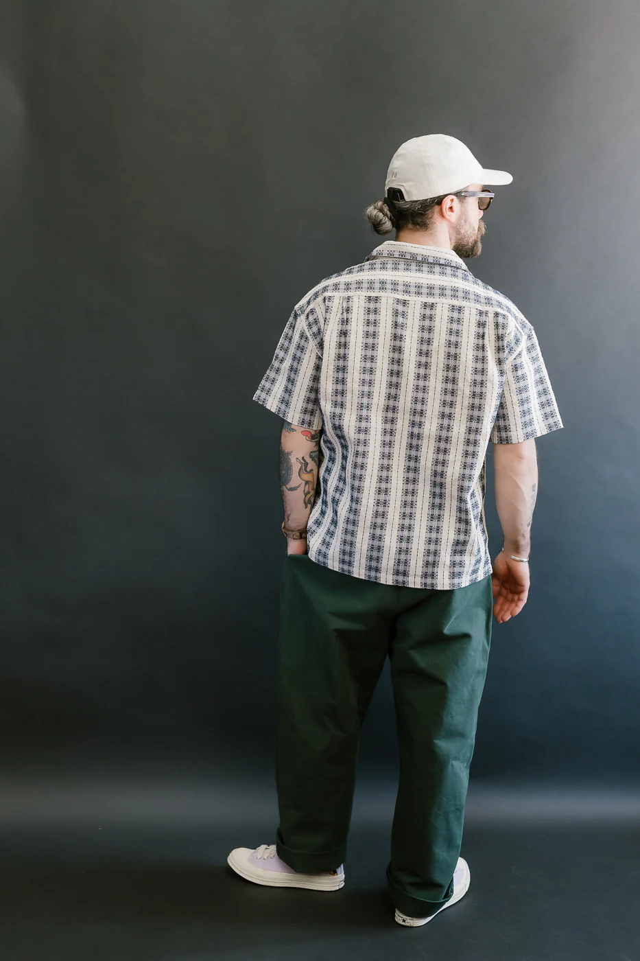 M-I-001 - Beldi Jacquard Aloha Shirt - Off White, Navy - Image 8