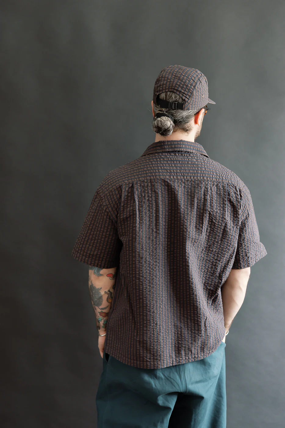 M-I-002 - Belfast Seersucker Denim Aloha Shirt - Coffee, Navy - Image 12