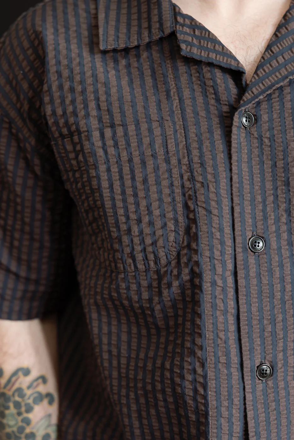 M-I-002 - Belfast Seersucker Denim Aloha Shirt - Coffee, Navy - Image 18