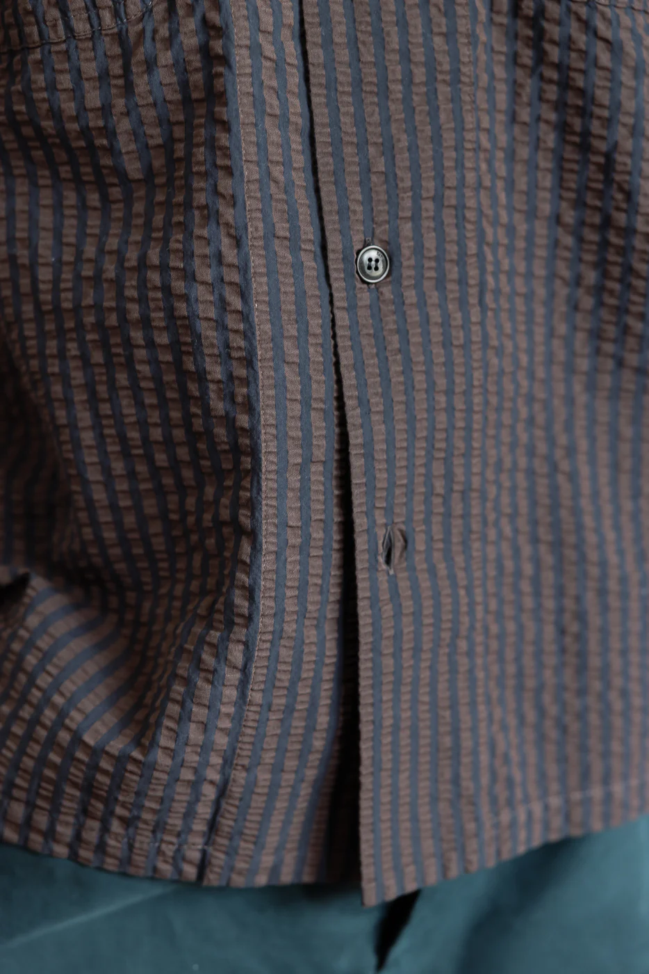 M-I-002 - Belfast Seersucker Denim Aloha Shirt - Coffee, Navy - Image 19
