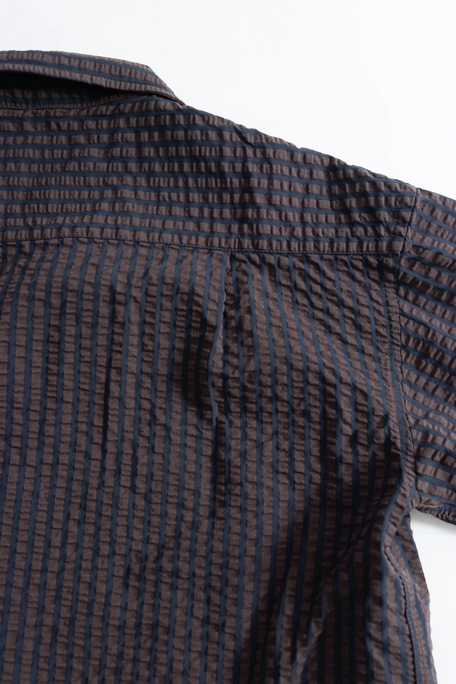M-I-002 - Belfast Seersucker Denim Aloha Shirt - Coffee, Navy - Image 4