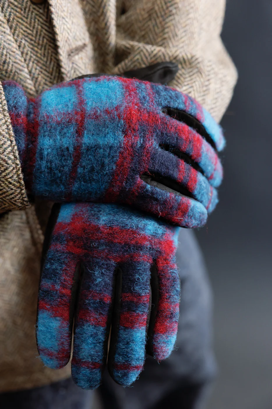 Noah Glove - Navy, Multi - Image 8