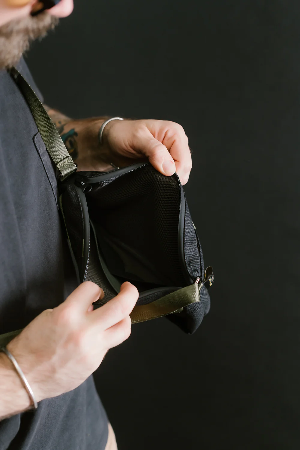 OGL-ORI-MILMED-MED - OGL Originale Milmed Medic Sling Bag - Black - Image 10