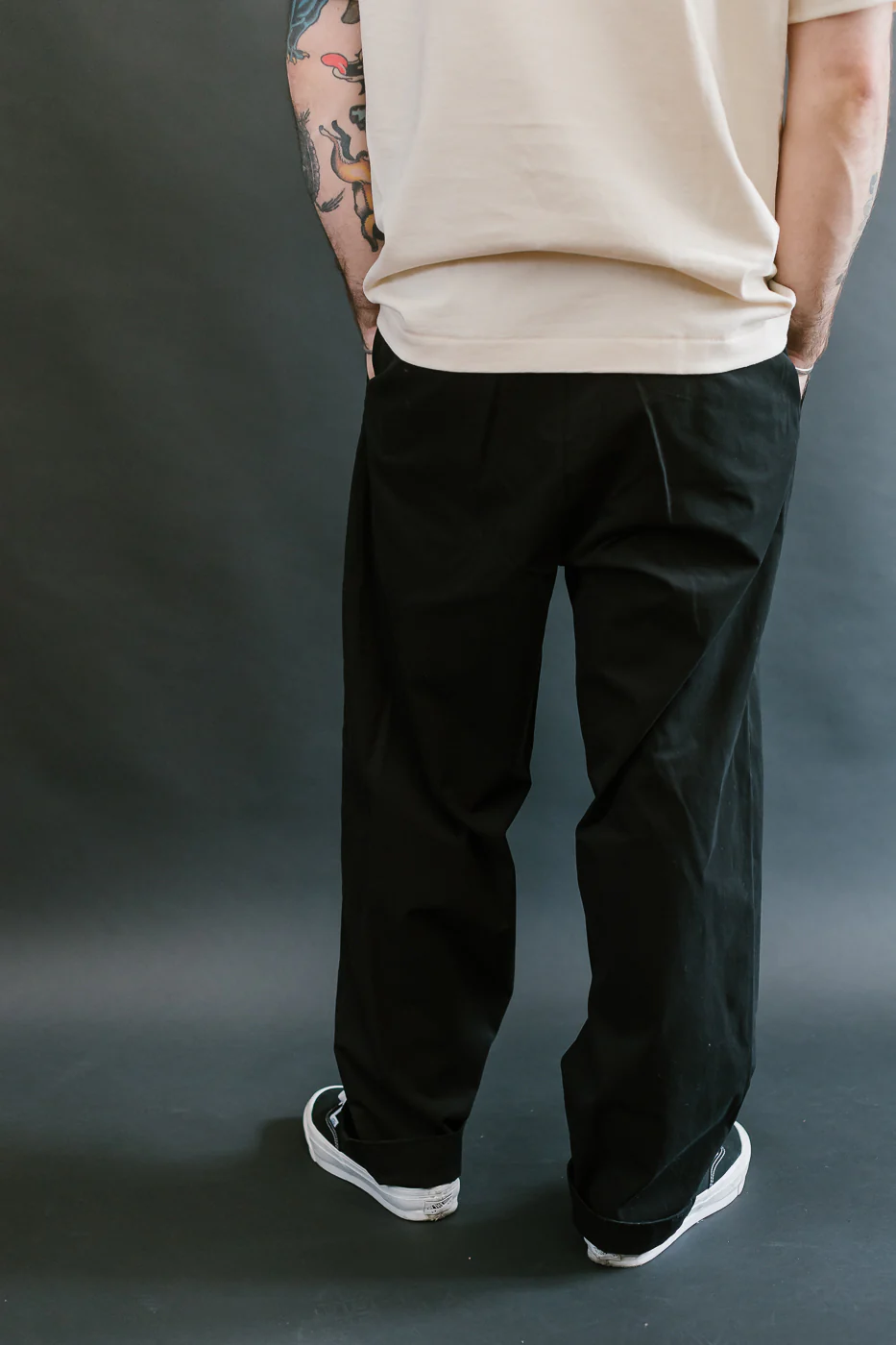 PANTS03.99 - Organic Cotton Poplin Pleated Front Pants - Deep Black - Image 12