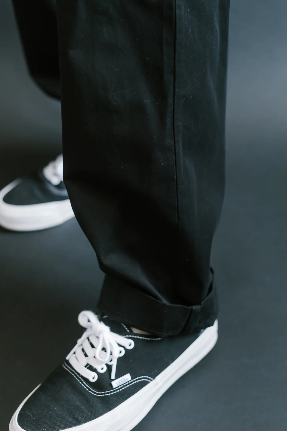 PANTS03.99 - Organic Cotton Poplin Pleated Front Pants - Deep Black - Image 19