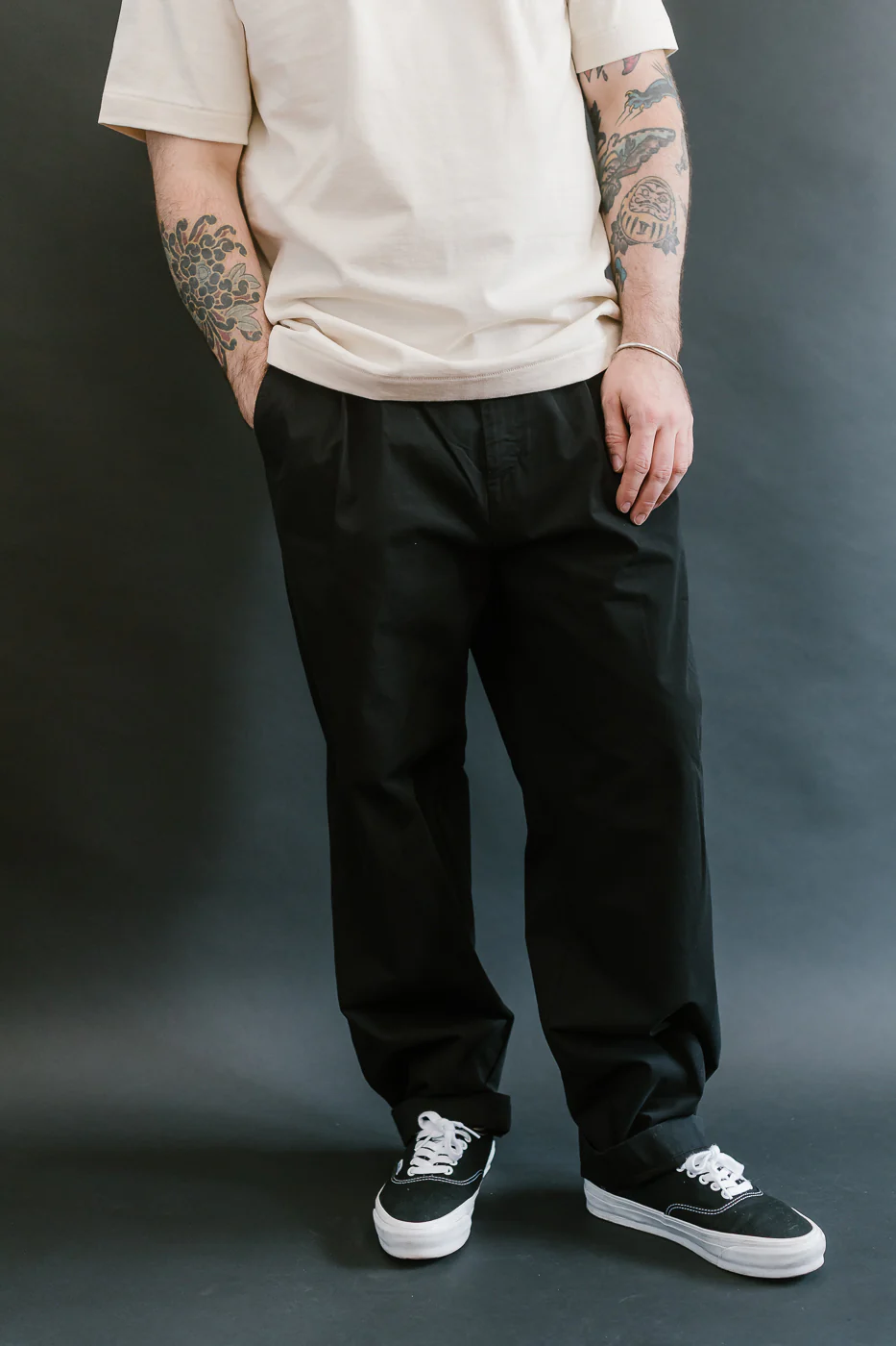 PANTS03.99 - Organic Cotton Poplin Pleated Front Pants - Deep Black - Image 9