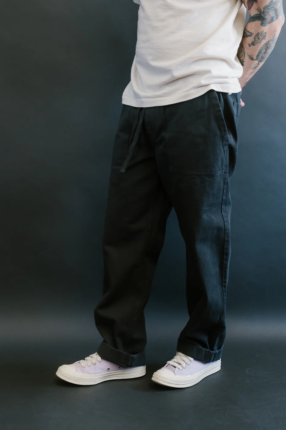 PANTS05.98 - Organic Cotton Broken Twill Drawstring Pants - Charcoal - Image 10