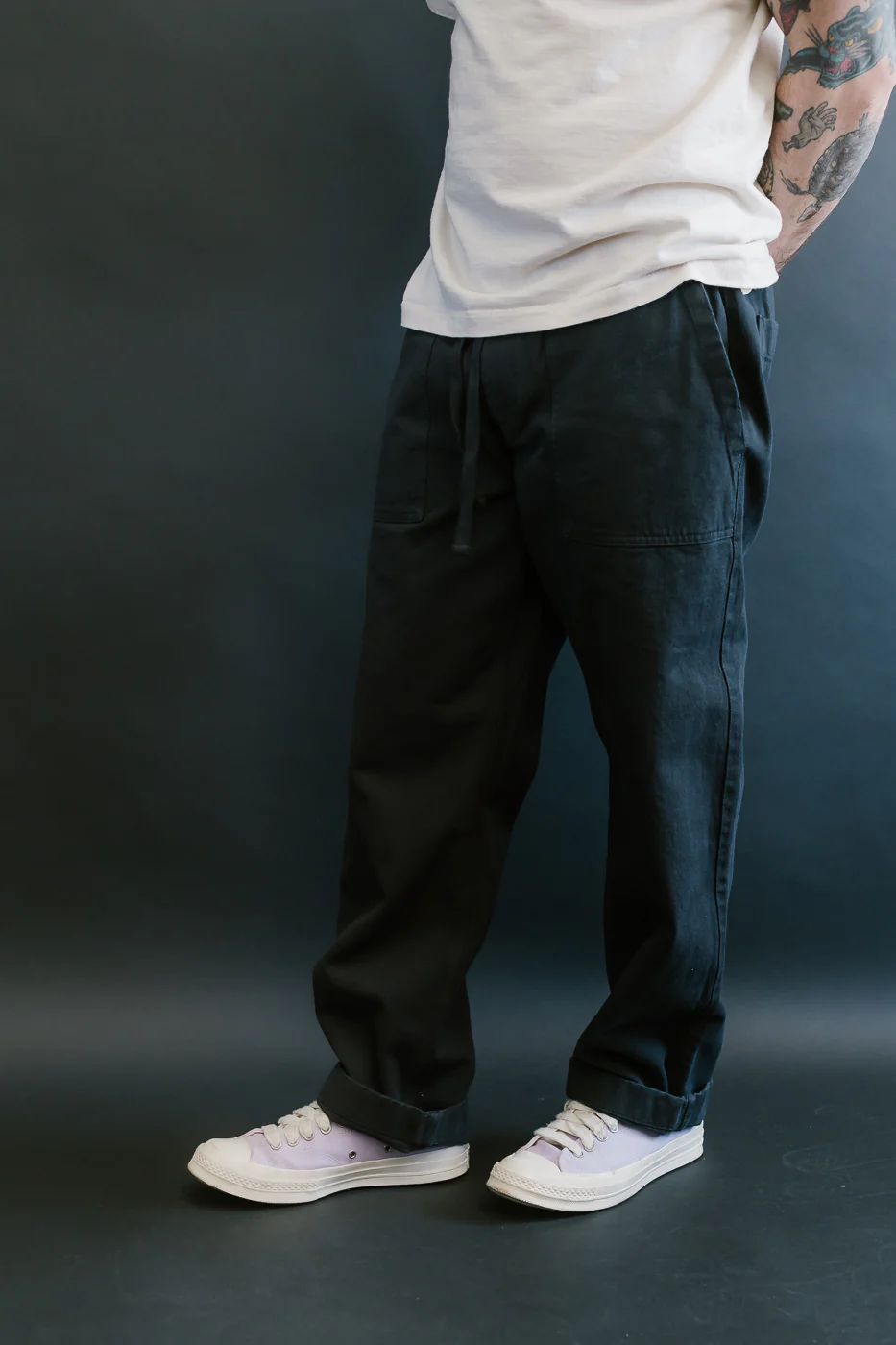 PANTS05.98 - Organic Cotton Broken Twill Drawstring Pants - Charcoal - Image 11