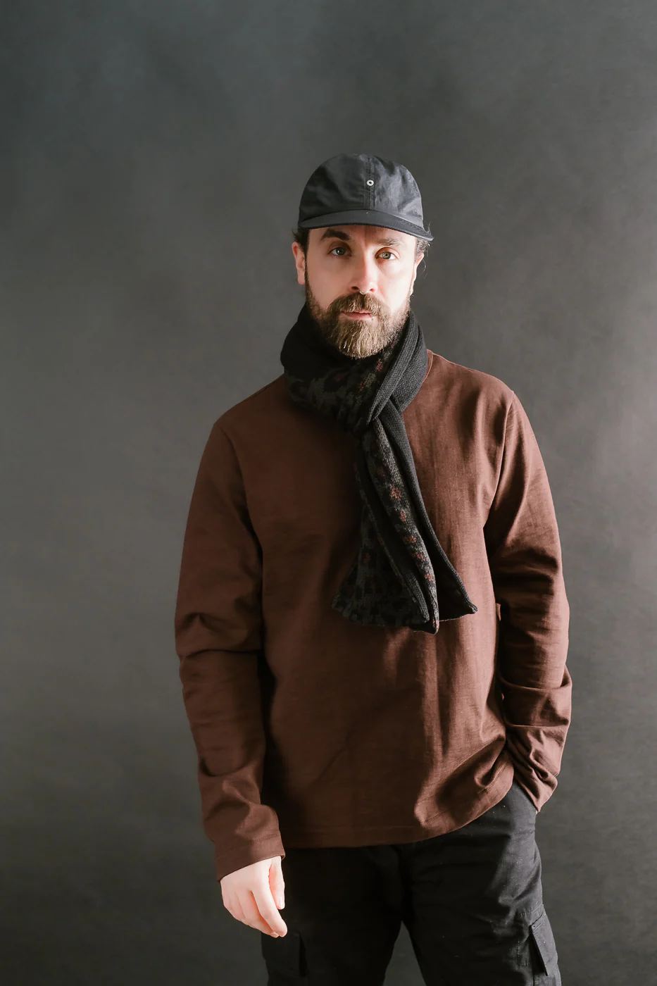 R5076 - Reversible Leopard Chunky Muffler Scarf - Charcoal - Image 4