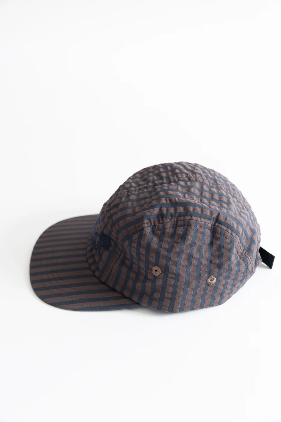 X-003 - 5 Panel Cap Belfast Seersucker - Coffee, Navy - Image 3
