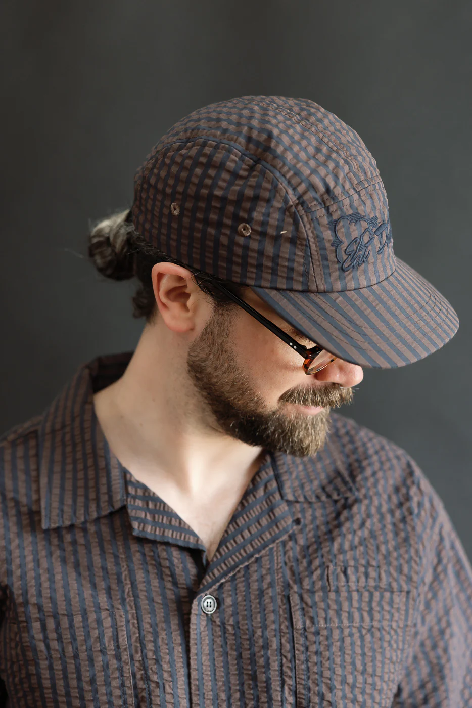 X-003 - 5 Panel Cap Belfast Seersucker - Coffee, Navy - Image 9